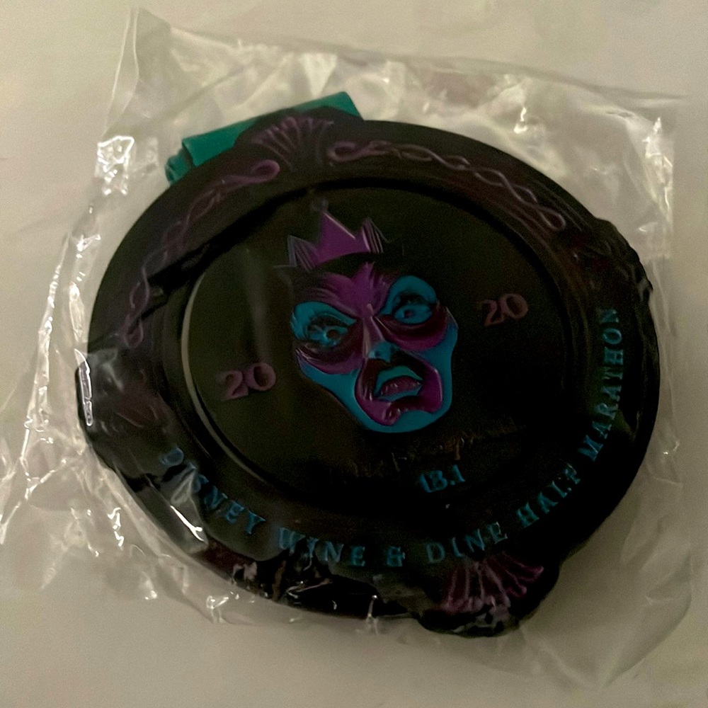 Rundisney wine and dine 2020 half marathon medal